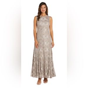 R&M Richards Gown Size 8